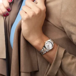 Longines Conquest Classic 34mm L2.386.3.72.7 | Dame Dameure Med Lænke | Dameure I Bicolor