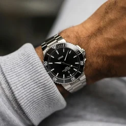 Oris ure Oris Aquis Date 43,5mm ​733 7789 4154MB | Herreure Med Lænke | Herreure I Stål