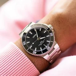 Oris ure Oris Aquis Date 41,5mm 733 7787 4154MB | Herreure Med Lænke | Herreure I Stål