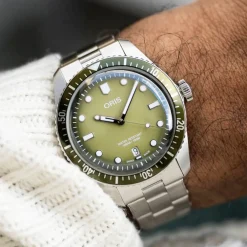 Oris ure Oris Divers 65 Date 40mm 733 7707 4057MB | Herreure Med Lænke | Herreure I Stål