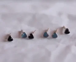 STINE A Jewelry Petit Love Heart ørering 1181-00-BLACK | Øreringe | Sølvsmykker