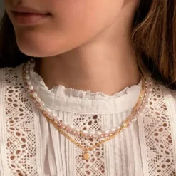 STINE A Jewelry White Pearls and Candy Stones halskæde 2020-02 | Halskæder | Forgyldte Sølvsmykker